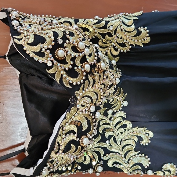 Stunning beaded dress - Picture 2 of 9